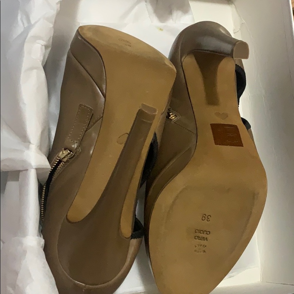 Moschino leather heels fits size  8 - Picture 3 of 5